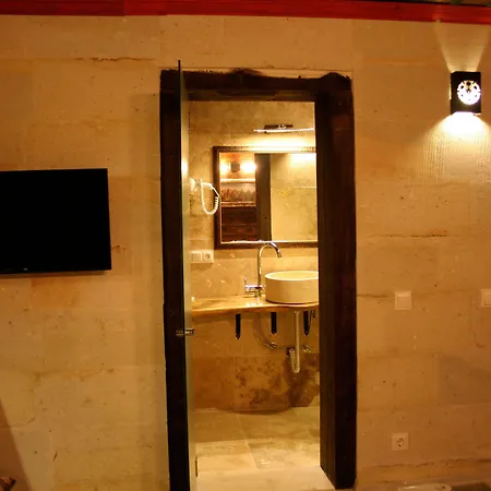 In Stone House غوريمِيه